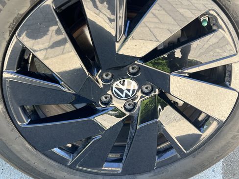 Used 2024 Volkswagen Atlas SE w/ Panoramic Sunroof Package image 12