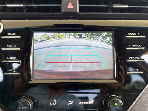 Used 2018 Toyota Camry SE w/ Moonroof Package FWD image 27