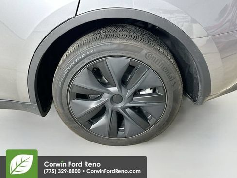 Used 2024 Tesla Model Y Long Range AWD/4WD image 32