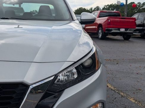 Used 2022 Nissan Altima 2.5 S FWD image 13