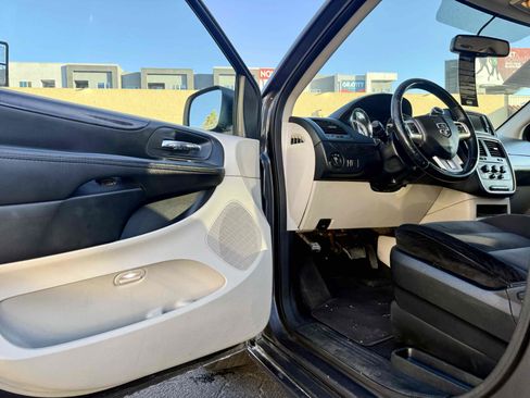 Used 2016 Dodge Grand Caravan SE w/ Quick Order Package 29E SE FWD image 15