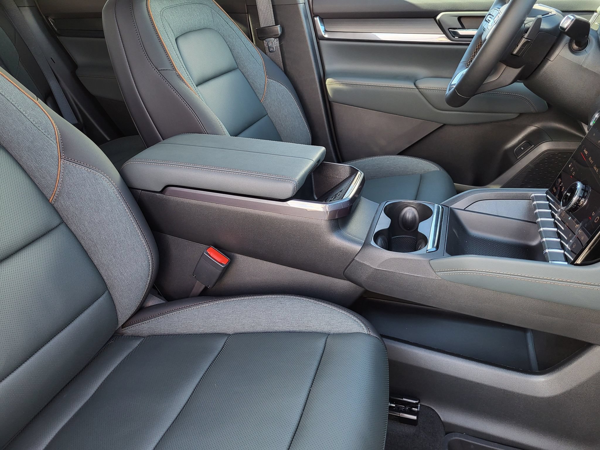 New 2027 GMC Terrain AT4 w/ Convenience Package III AWD/4WD image 9