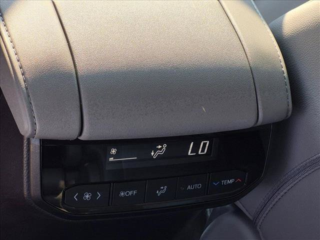 Certified 2022 Toyota Highlander XLE FWD image 16