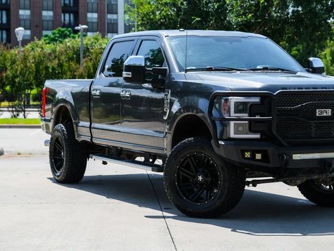 Used 2017 Ford F250 XLT w/ XLT Premium Package AWD/4WD image 2