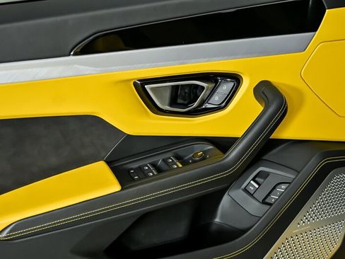 Used 2019 Lamborghini Urus AWD/4WD image 12