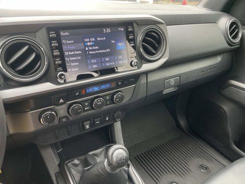 Used 2022 Toyota Tacoma TRD Off-Road w/ TRD Premium Off Road Package image 26