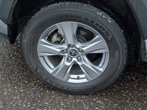 Used 2022 Toyota RAV4 XLE w/ Convenience Package image 8