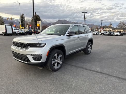 New 2025 Jeep Grand Cherokee Limited image 4