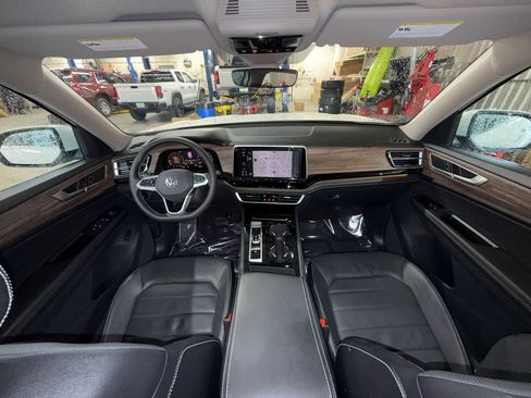 Used 2024 Volkswagen Atlas SEL AWD/4WD image 22