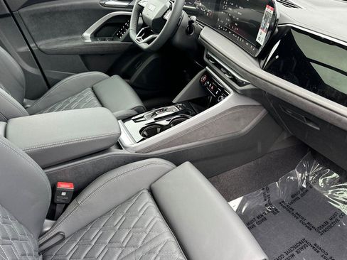 New 2025 Audi SQ5 Premium Plus image 15