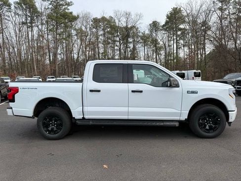 Used 2025 Ford F150 Lightning XLT AWD/4WD image 6