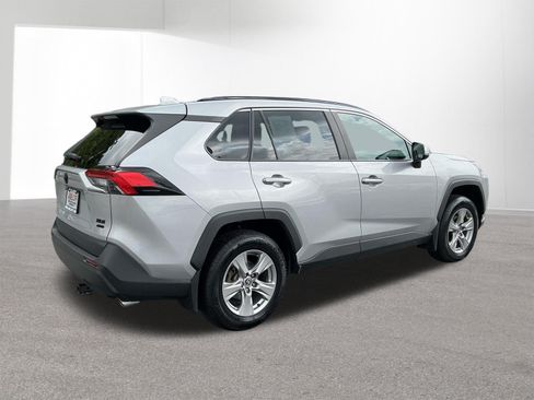 Used 2022 Toyota RAV4 XLE w/ Convenience Package AWD/4WD image 3