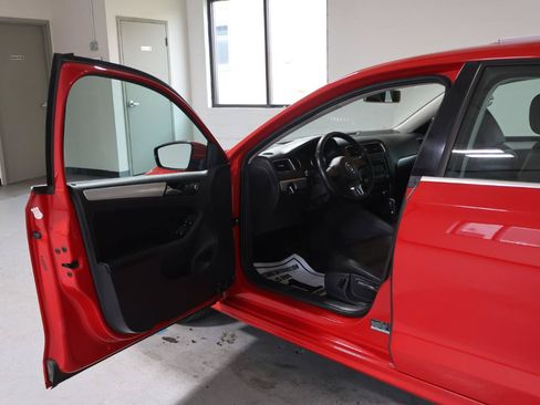 Used 2013 Volkswagen Jetta SE FWD image 14