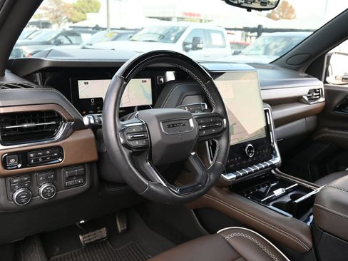 Used 2025 GMC Yukon Denali Ultimate AWD/4WD image 17