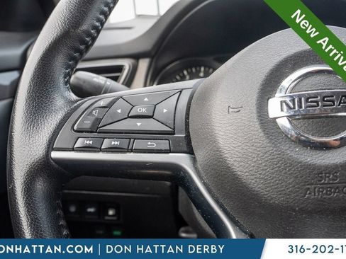 Used 2020 Nissan Rogue SV FWD image 12