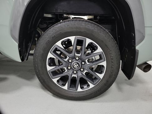 Used 2025 Toyota Tundra Limited AWD/4WD image 8