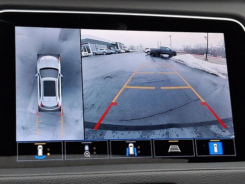 Used 2022 Cadillac XT4 Sport w/ Enhanced Visibility Package image 24