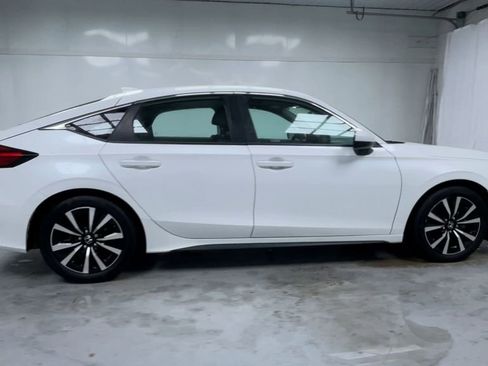 Used 2024 Honda Civic EX-L image 9