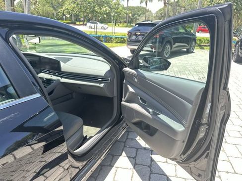 Used 2025 Hyundai Elantra SEL FWD image 23
