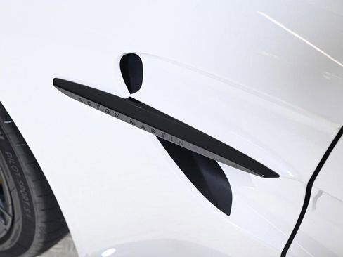Used 2025 Aston Martin V8 Vantage Coupe image 10