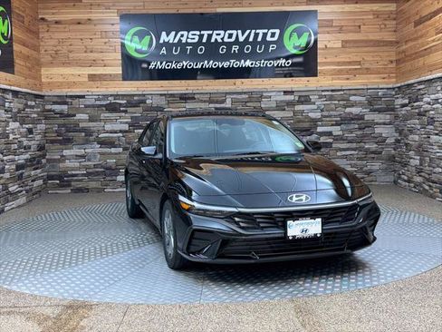 New 2026 Hyundai Elantra Hybrid FWD image 2