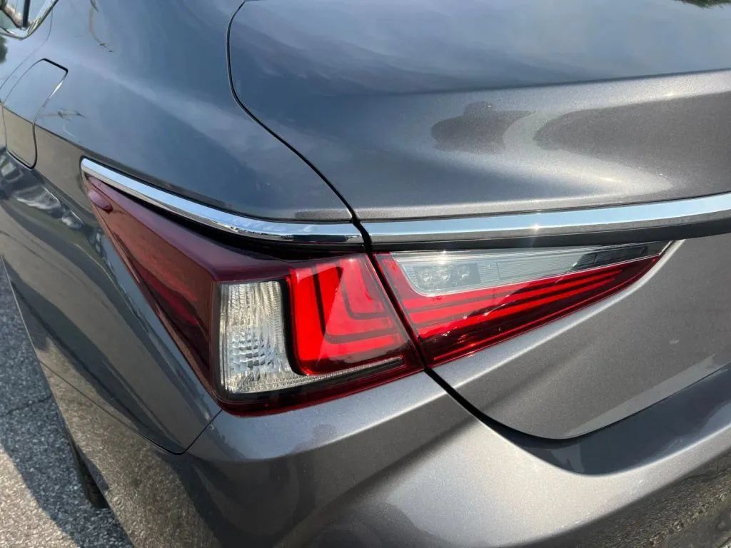 Used 2019 Lexus ES 350 w/ Premium Package FWD image 39