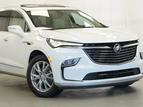 Used 2023 Buick Enclave Essence w/ Experience Buick Package AWD/4WD image 4