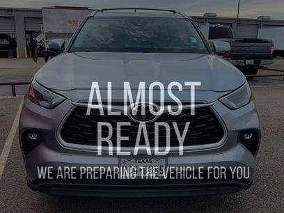 Used 2022 Toyota Highlander XLE