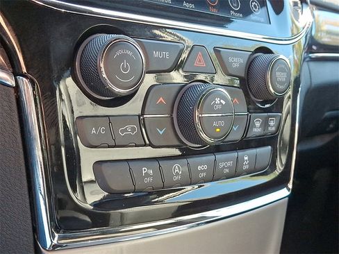 Used 2021 Jeep Grand Cherokee Overland image 18