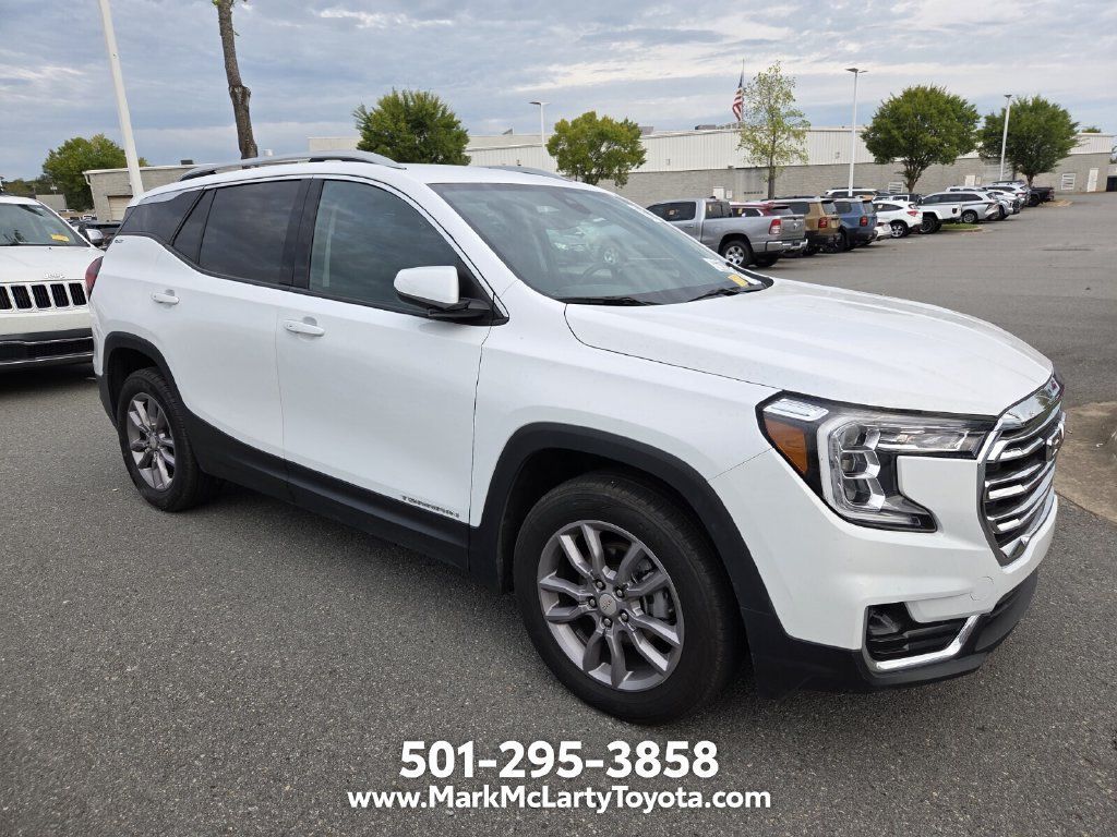 Used 2024 GMC Terrain SLT AWD/4WD image 3
