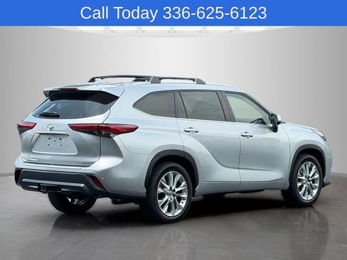 Used 2021 Toyota Highlander Limited FWD image 5