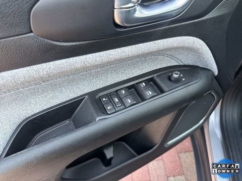 Used 2022 Jeep Compass Latitude image 11