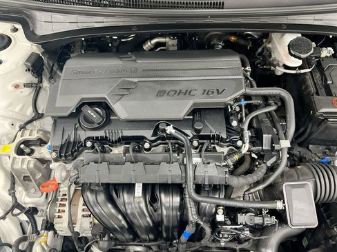 Used 2024 Hyundai Elantra SEL FWD image 25