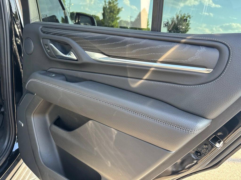 Used 2024 GMC Yukon Denali w/ Advanced Technology Package AWD/4WD image 18