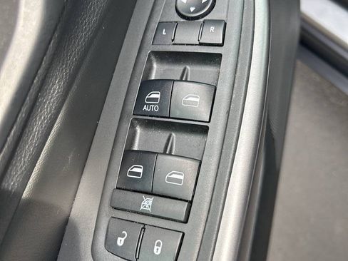 Used 2019 Jeep Cherokee Latitude w/ Popular Appearance Group FWD image 25