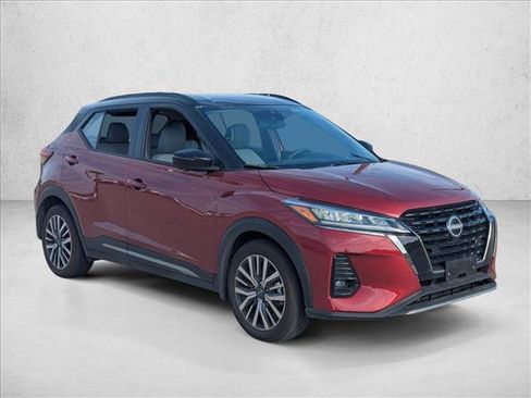 Used 2023 Nissan Kicks SR w/ SR Premium Package image 3