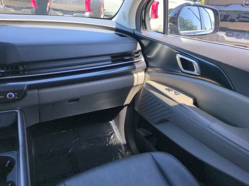 Used 2025 Kia Carnival FWD image 17
