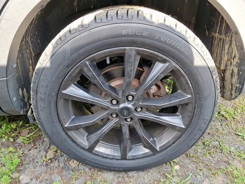 Used 2019 Ford Explorer XLT w/ Equipment Group 202A FWD image 6
