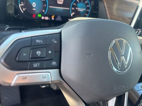 Used 2024 Volkswagen Atlas SE AWD/4WD image 13