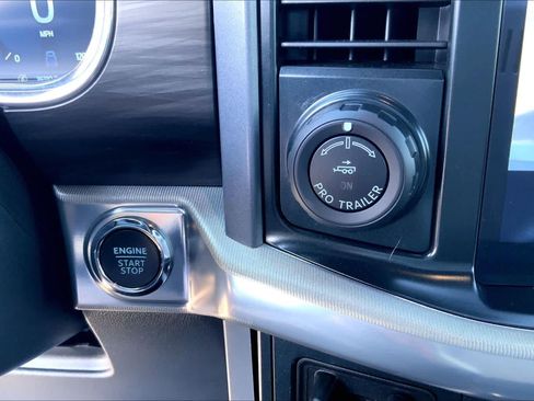 Used 2024 Ford F150 Lariat w/ FX4 Off-Road Package AWD/4WD image 31
