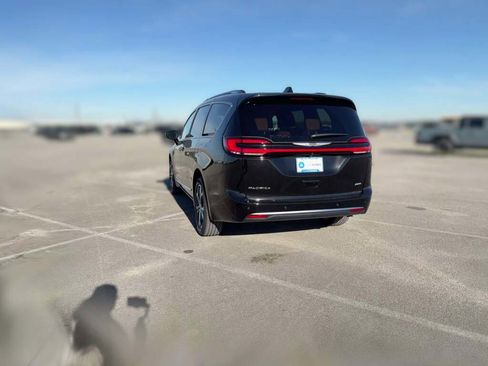 New 2026 Chrysler Pacifica Pinnacle image 9