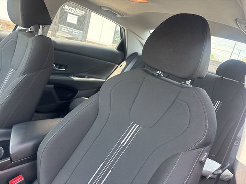 Used 2025 Hyundai Elantra SEL FWD image 3