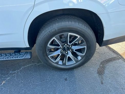 Used 2021 Chevrolet Tahoe Z71 w/ Z71 Signature Package AWD/4WD image 35