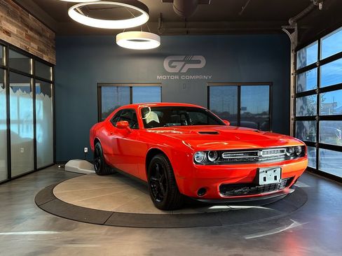 Used 2016 Dodge Challenger SXT RWD image 1