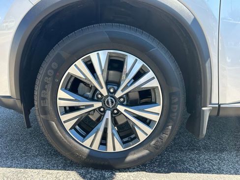 Used 2023 Nissan Rogue SV image 10