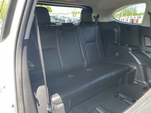 Used 2021 Toyota Highlander XLE AWD/4WD image 35