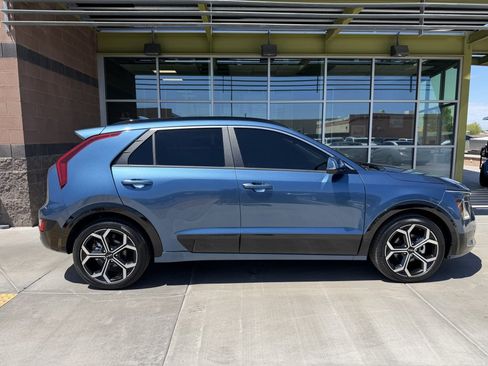 Used 2024 Kia Niro SX Touring FWD image 9