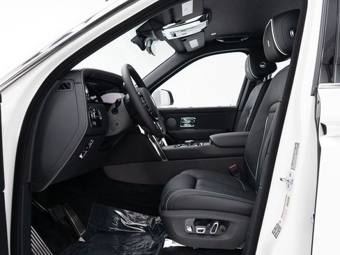 Used 2026 Rolls-Royce Cullinan AWD/4WD image 15