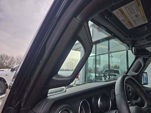 Used 2021 Jeep Gladiator Overland w/ Popular Equipment Package image 47