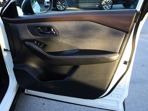 Used 2022 Nissan Rogue S FWD image 22